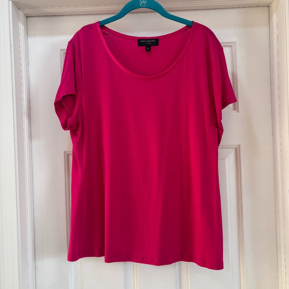 Banana Republic Ladies Satin Edge Tee
